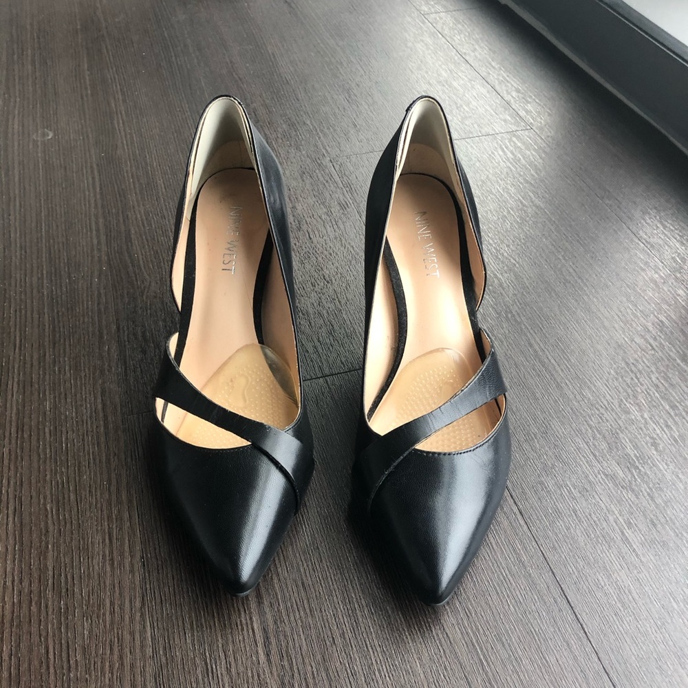 Like new! Nine West Classic Black Heels